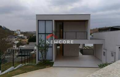 Imagem: A casa em condomínio possui 4 Dormitórios, 3 Banheiros, 2