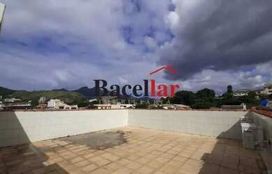 Imagem: O depósito possui 5 Vagas na garagem e 498m² de Área e está