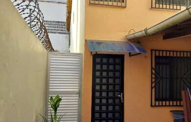 Imagem: A casa possui 3 Dormitórios, 1 Banheiro e está localizado