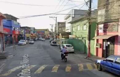 Imagem: A casa possui 5 Dormitórios, 3 Banheiros, 2 Vagas na garagem