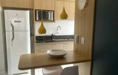 Imagem: O apartamento possui 2 Dormitórios, 1 Banheiro, 1 Vaga na garagem