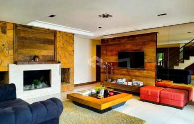 Imagem: A casa possui 5 Dormitórios, 5 Banheiros, 4 Vagas na garagem