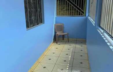 Imagem: A casa possui 2 Dormitórios, 1 Banheiro, 1 Vaga na garagem