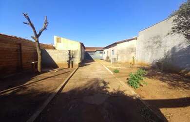 Imagem: A casa possui 2 Dormitórios, 2 Banheiros, 4 Vagas na garagem