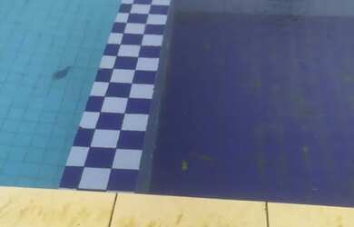 Imagem: A casa possui 2 Dormitórios, Acomodam 6 pessoas, 3 Vagas na