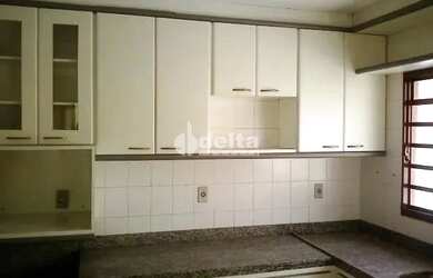 Imagem 5: Casa residencial disponível para venda e locação no bairro Santa Mônica...