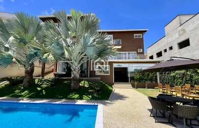 Imagem: A casa em condomínio possui 5 Dormitórios, 5 Banheiros, 4