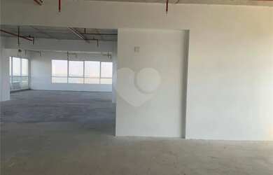 Imagem: O depósito possui 4 Vagas na garagem, 252m² de Área e está