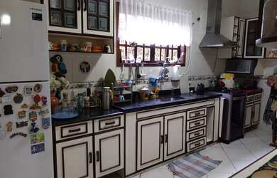 Imagem: A casa possui 3 Dormitórios, 4 Banheiros, 3 Vagas na garagem