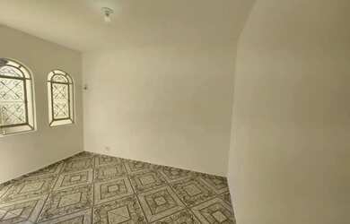 Imagem: A casa possui 3 Dormitórios, 1 Banheiro, 3 Vagas na garagem