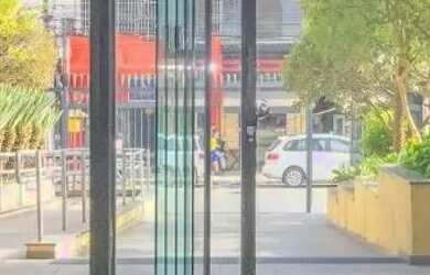 Imagem: O depósito possui 5 Vagas na garagem e 398m² de Área e está