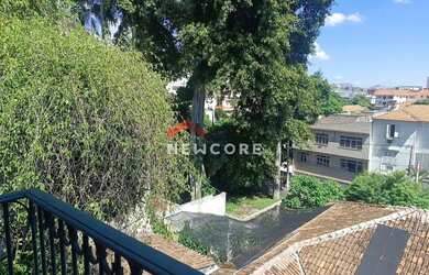 Imagem: A casa possui 4 Dormitórios, 3 Banheiros, 1 Vaga na garagem