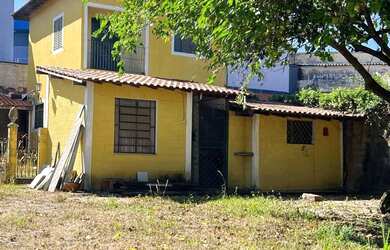 Imagem: A casa possui 4 Dormitórios, 2 Banheiros e 145m² de Área