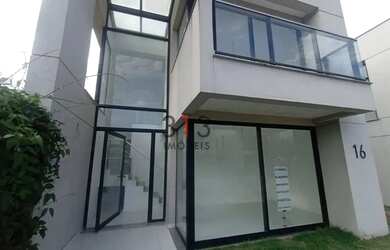 Imagem: A casa possui 3 Dormitórios, 1 Banheiro, 4 Vagas na garagem