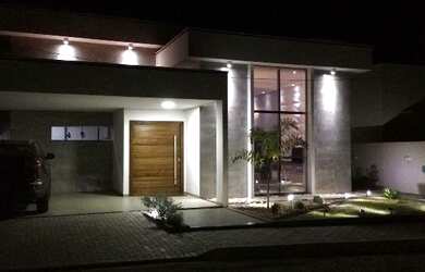 Imagem: A casa em condomínio possui 3 Dormitórios, 3 Vagas na garagem