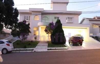 Imagem: A casa possui 5 Dormitórios, 5 Banheiros, 5 Vagas na garagem