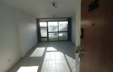 Imagem: O depósito possui 1 Vaga na garagem, 30m² de Área e está