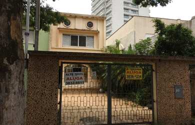 Imagem: O depósito possui 4 Vagas na garagem e 250m² de Área e está