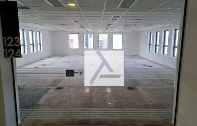 Imagem: O depósito possui 2 Vagas na garagem, 120m² de Área e está