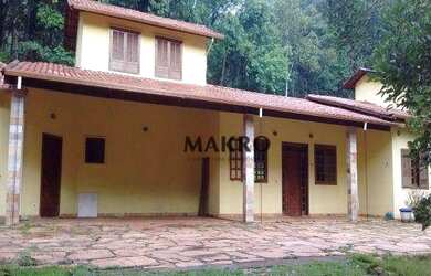 Imagem: A casa em condomínio possui 4 Dormitórios, 3 Banheiros, 5