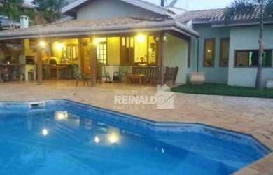 Imagem: A casa em condomínio possui 4 Dormitórios, 2 Banheiros, 5