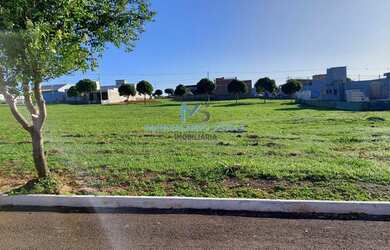 Imagem: O terreno possui 450m² de Área e está localizado em Porto