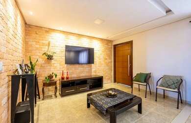 Imagem: A casa em condomínio possui 2 Dormitórios, 3 Banheiros, 4