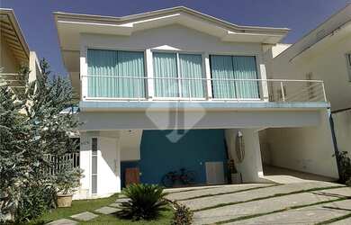 Imagem: A casa em condomínio possui 4 Dormitórios, 5 Banheiros, 5