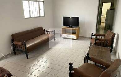 Imagem: A casa possui 1 Dormitório, 1 Banheiro, 2 Vagas na garagem