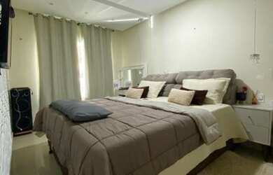 Imagem: A casa em condomínio possui 4 Dormitórios, 4 Banheiros, 2