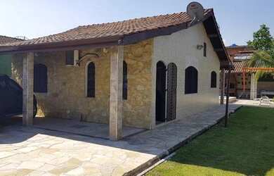 Imagem: A casa possui 2 Dormitórios, 4 Banheiros, 4 Vagas na garagem