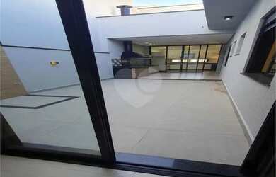 Imagem: A casa em condomínio possui 3 Dormitórios, 5 Banheiros, 2