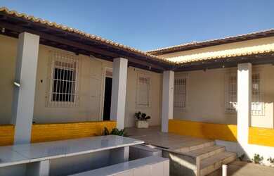 Imagem: A casa possui 3 Dormitórios, 3 Vagas na garagem e está localizado