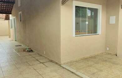 Imagem: A casa possui 2 Dormitórios, 2 Banheiros, 2 Vagas na garagem