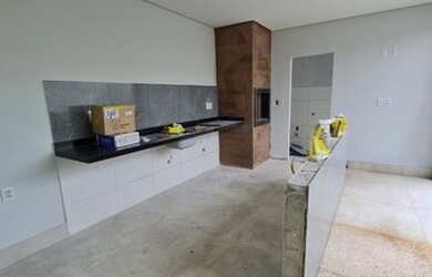 Imagem: A casa em condomínio possui 3 Dormitórios, 2 Banheiros, 2