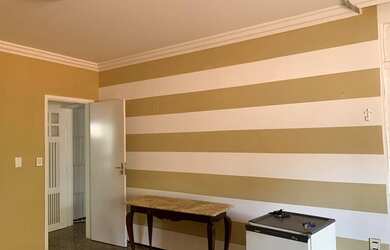 Imagem: A casa possui 4 Dormitórios, 5 Vagas na garagem, 630m² de