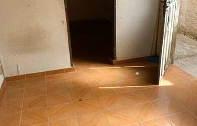 Imagem: A casa possui 1 Dormitório, 1 Banheiro e está localizado