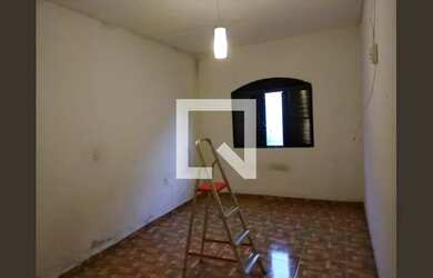 Imagem: A casa possui 2 Dormitórios, 1 Banheiro, 2 Vagas na garagem