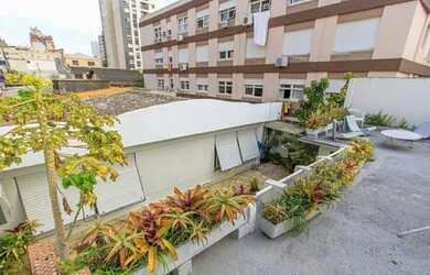 Imagem: A casa possui 3 Dormitórios, 4 Banheiros, 2 Vagas na garagem