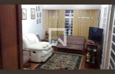 Imagem: A casa possui 3 Dormitórios, 3 Banheiros, 2 Vagas na garagem