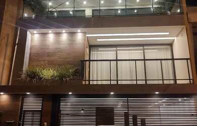 Imagem: A casa possui 4 Dormitórios, 5 Banheiros, 2 Vagas na garagem