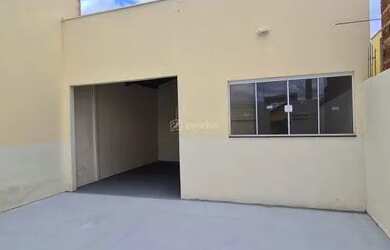 Imagem: A casa possui 3 Dormitórios, 2 Banheiros, 3 Vagas na garagem