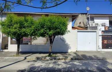 Imagem: O apartamento possui 3 Dormitórios, 3 Banheiros, 2 Vagas na