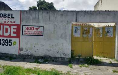 Imagem: A casa possui 3 Dormitórios, 2 Banheiros, 3 Vagas na garagem