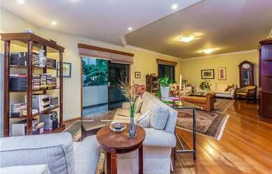 Imagem: O apartamento possui 4 Dormitórios, 5 Banheiros, 3 Vagas na