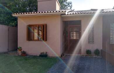 Imagem: A casa possui 2 Dormitórios, 1 Banheiro, 70m² de Área e