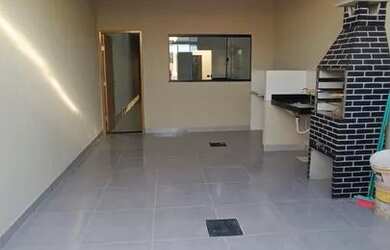 Imagem: A casa possui 2 Dormitórios, 2 Banheiros, 1 Vaga na garagem