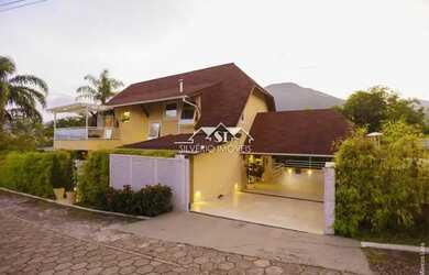 Imagem: A casa em condomínio possui 4 Dormitórios, 2 Banheiros, 3