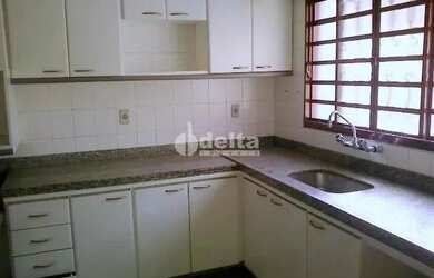 Imagem 4: Casa residencial disponível para venda e locação no bairro Santa Mônica...