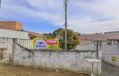Imagem: A casa possui 3 Dormitórios, 1 Banheiro, 1 Vaga na garagem